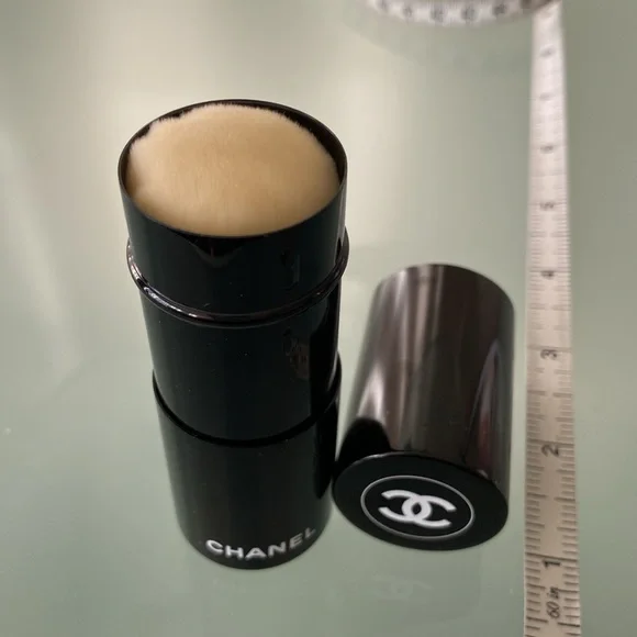 NEW Auth. CHANEL
LES PINCEAUX DE CHANEL
Retractable Kabuki Brush N°108 - Picture 6 of 8